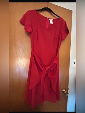 Classic Red Tie-Waist Short Sleeve Dress